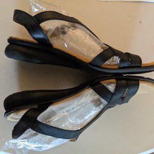 Natural soul 8m black sandals